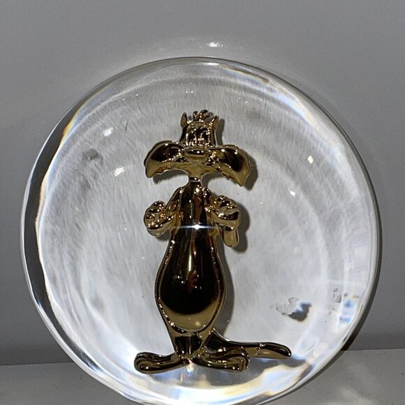 Vintage Clear Lucite Acrylic Looney Tunes Gold Tone Sylvester Paper Weight Nice! - Picture 3 of 11